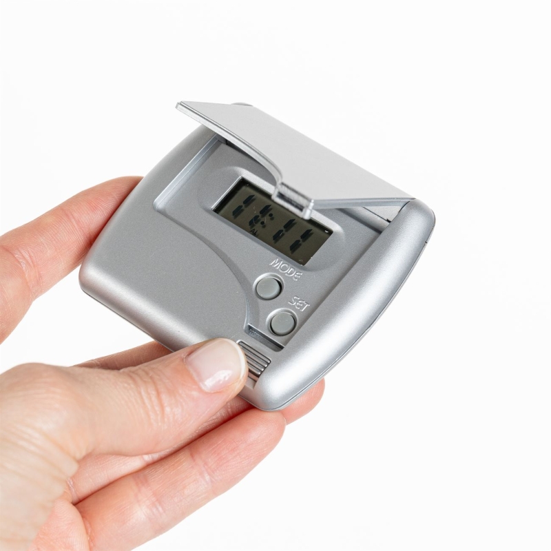 AC171.Reloj de viaje con sistema press up y alarma