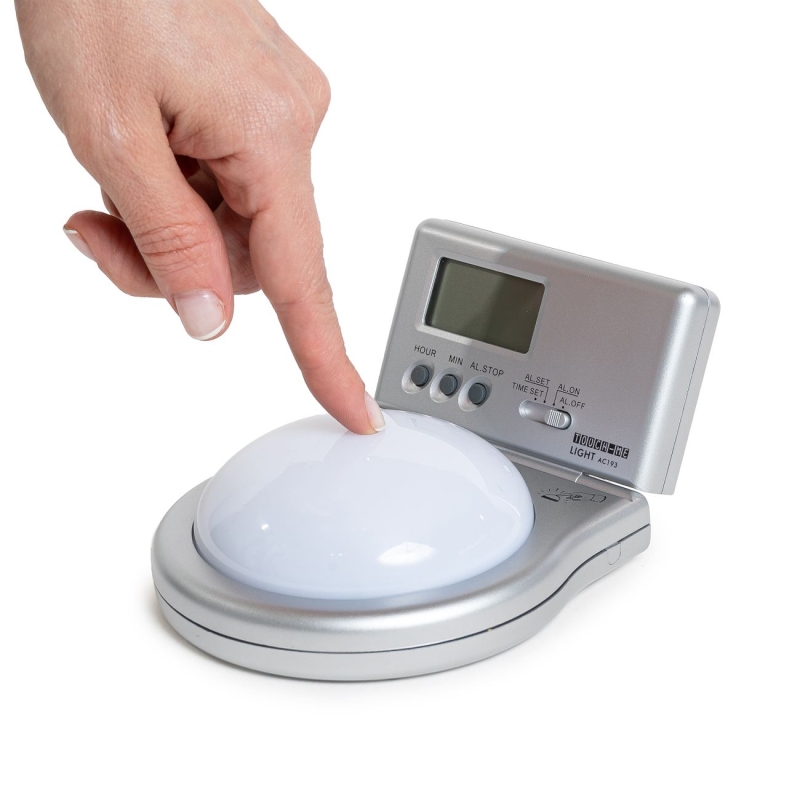 AC193.Reloj de mesa con luz y alarma