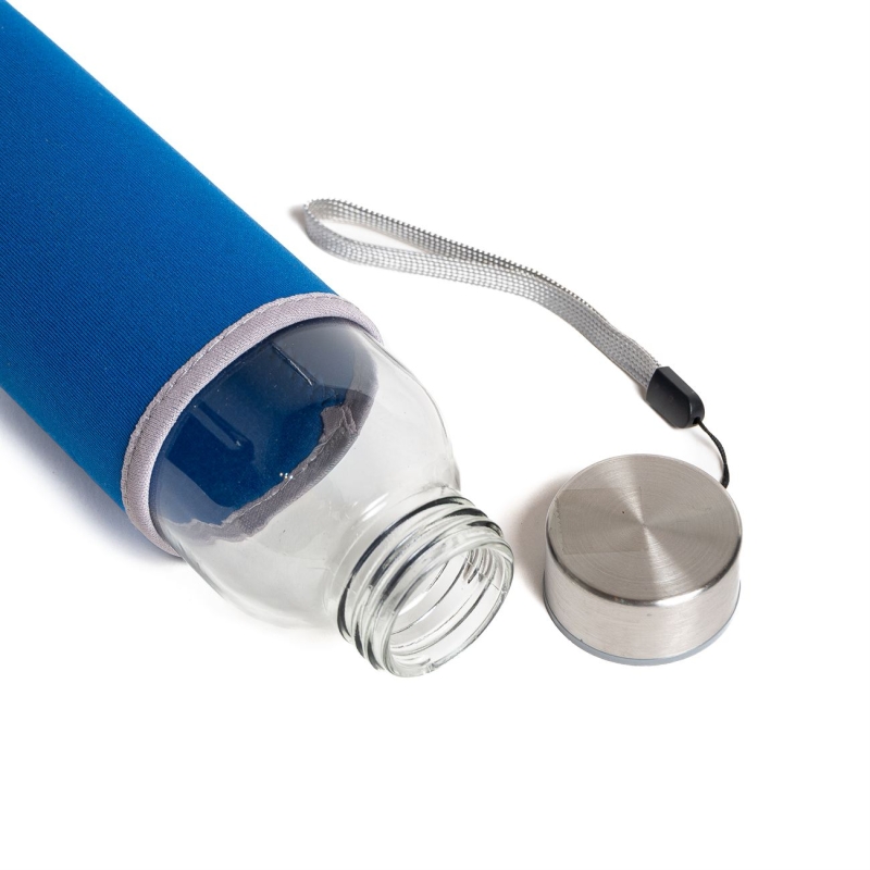 Botella con funda