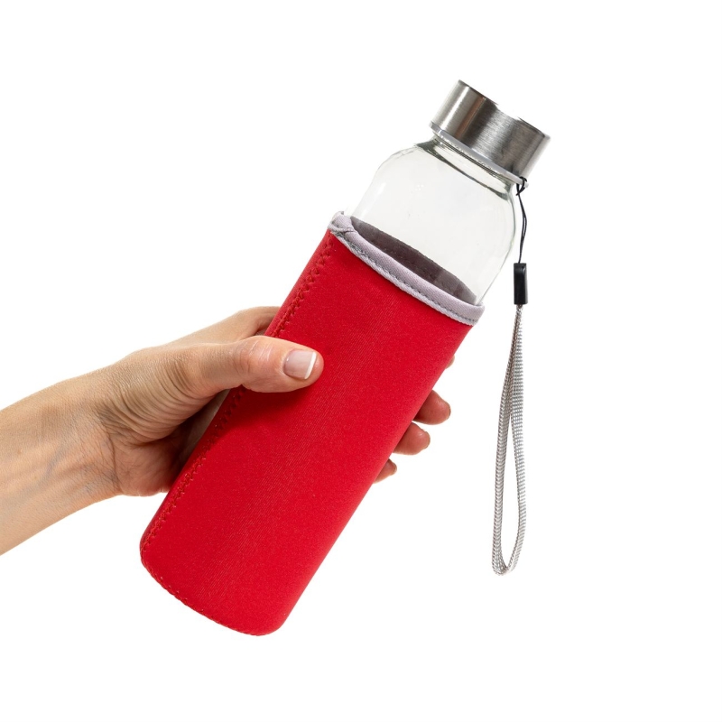 Botella con funda