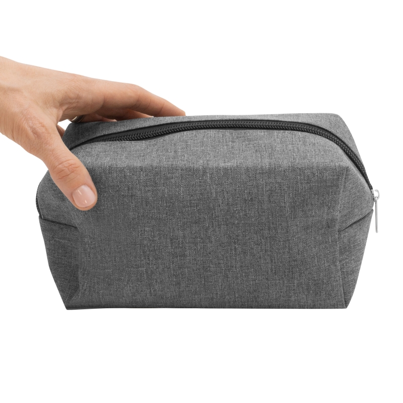 NECESSAIRE