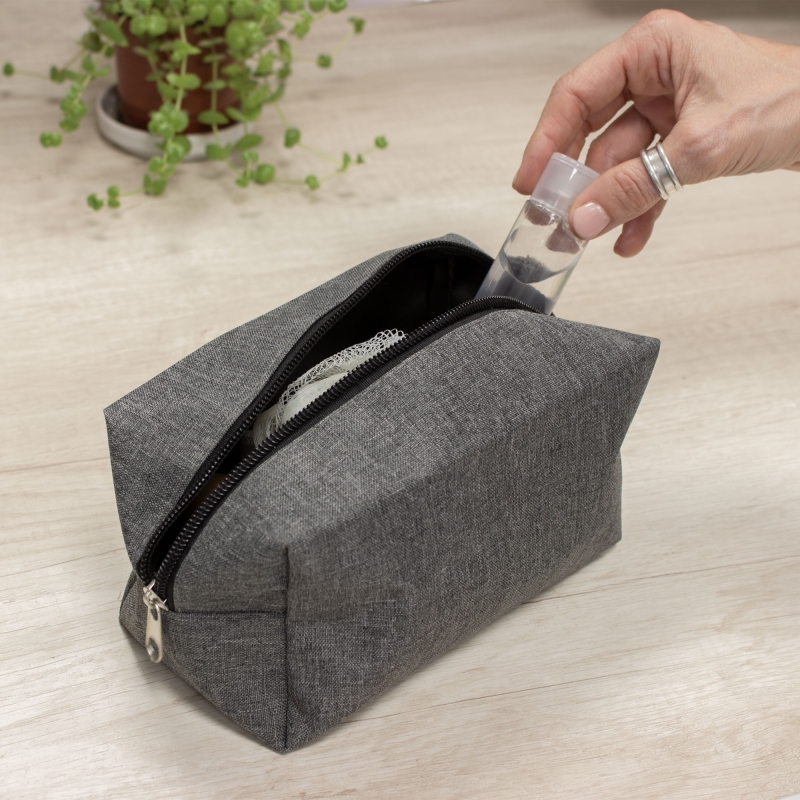 NECESSAIRE